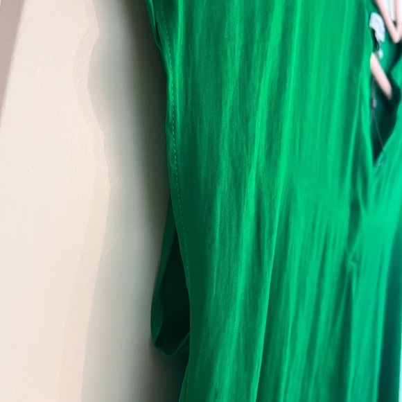 Women's Green Blouse Size Medium - Picture 7 of 9